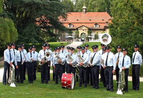 Gruppenbild der Feuerwehrmusik im Wenkenpark (Riehen)