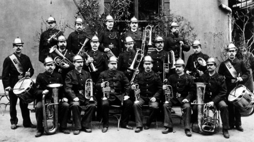 Historisches Gruppenbild der Feuerwehrmusik um 1900.